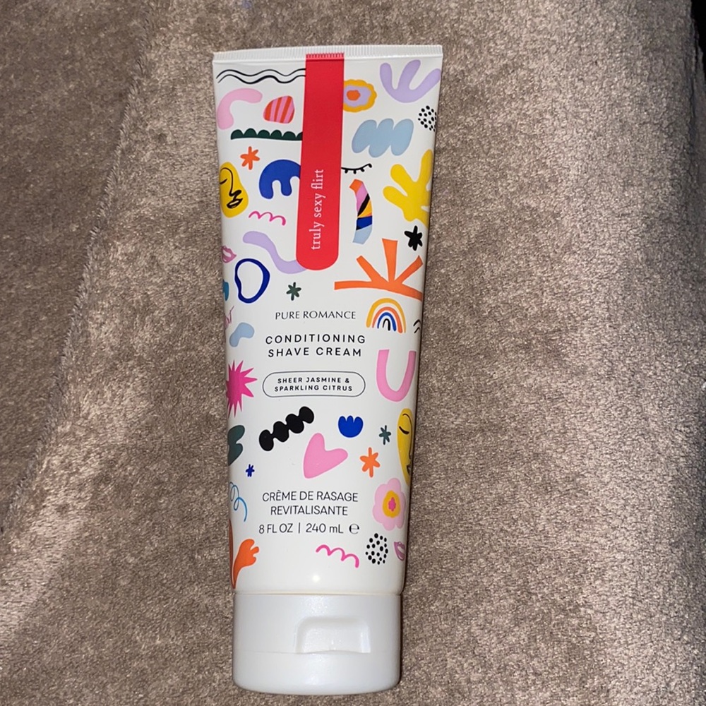 Conditioning Shave Cream
8 FL.OZ./240 ml